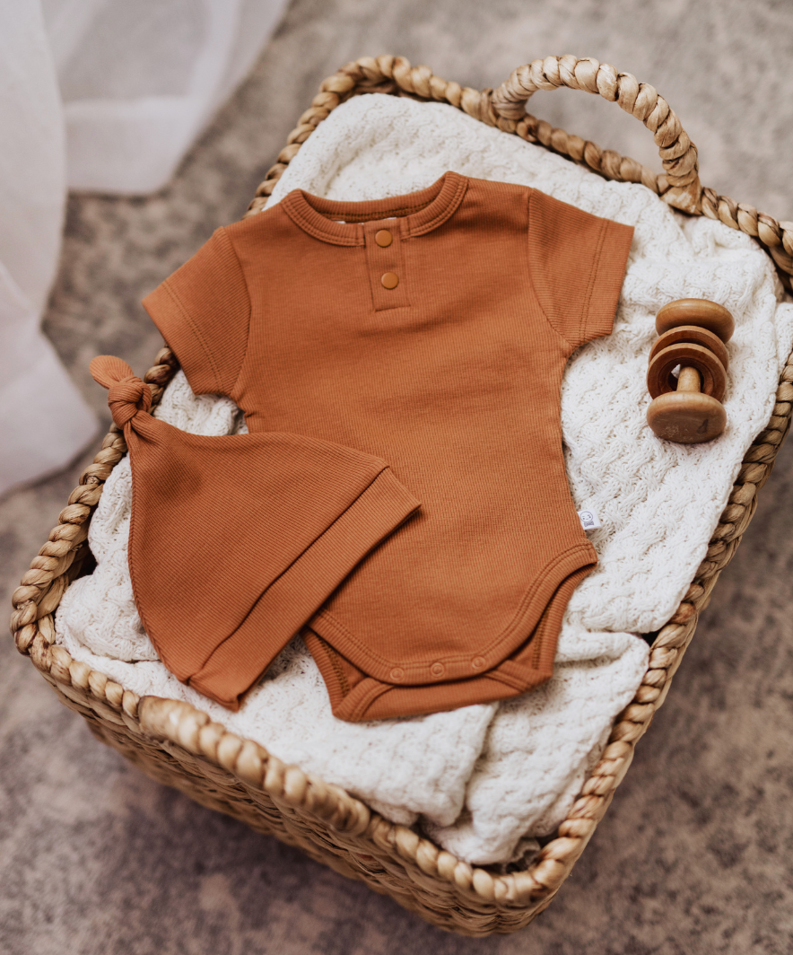 Snuggle Hunny Chestnut Short Sleeve Bodysuit - Size 000