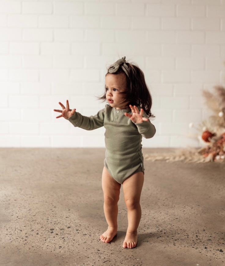 Snuggle Hunny Dewkist Long Sleeve Bodysuit - Size 00